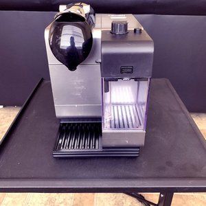 NESSPRESSO LATTISSIMO DE'LONGHI MACHINE